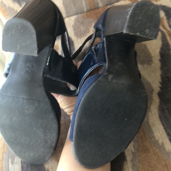 Navy heels - Picture 5 of 5